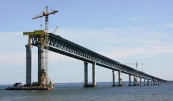 Мост в Крым не мешает судоходству
