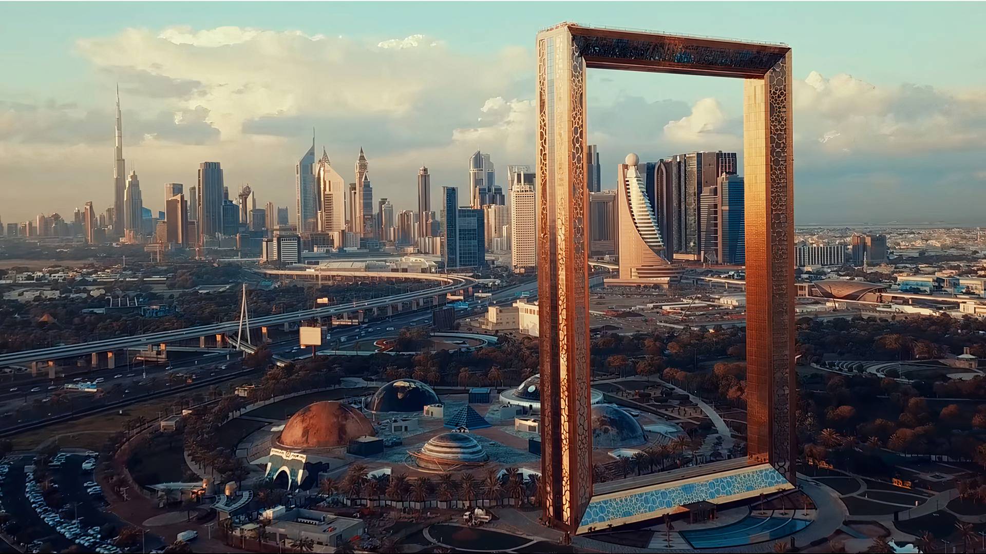 Золотая рамка Дубая